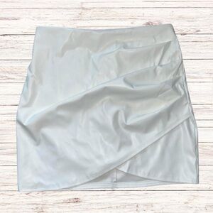 Elegant White Leather Skirt
